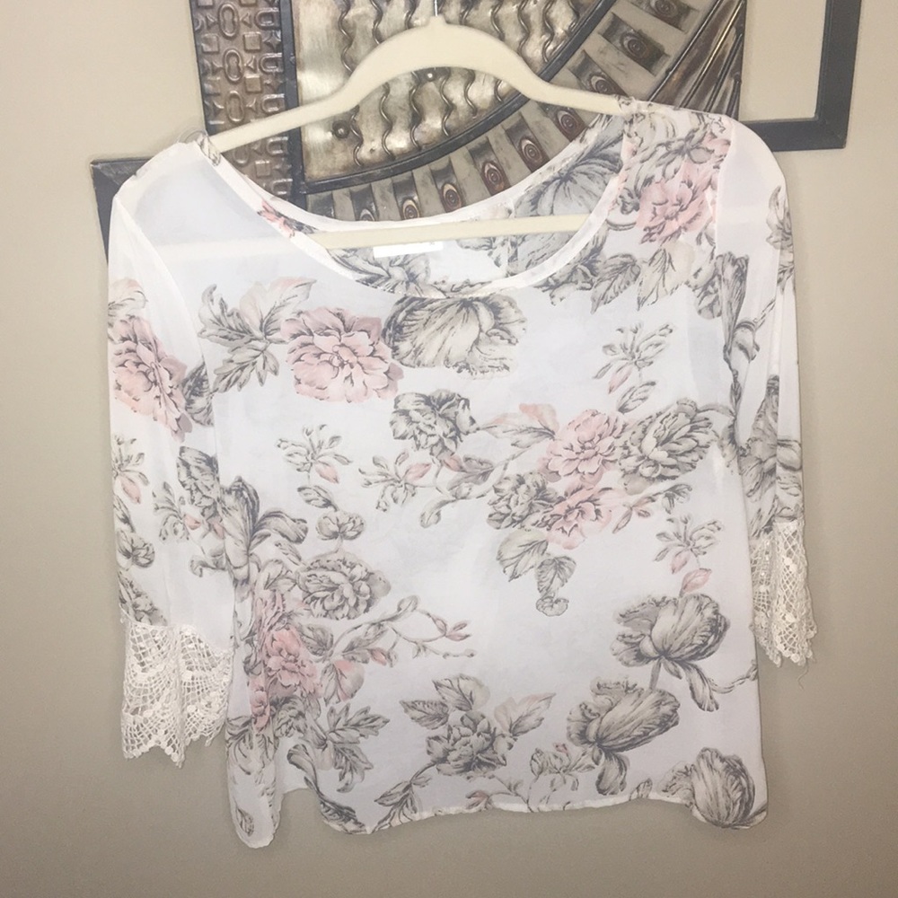 Poetry floral top with crocheted sleeve